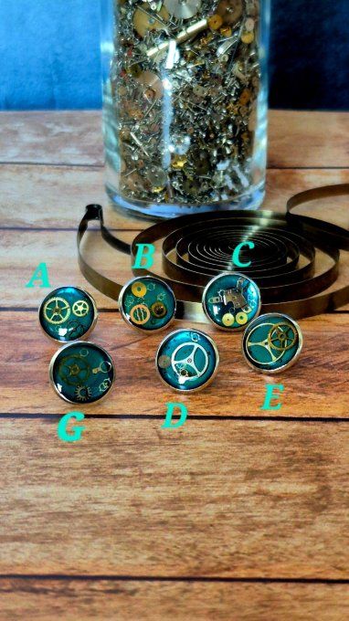 Pin's steampunk artisanal – Rouages de montres  