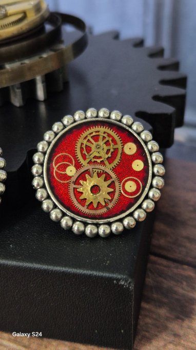 Broches mécaniques : l'élégance du temps retrouvé  