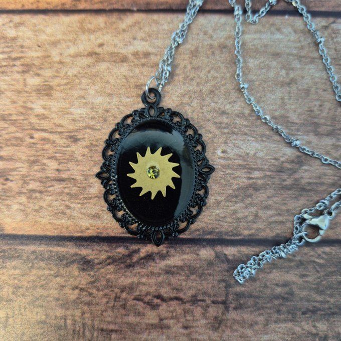 Collier minimaliste noir – mécanismes recyclés