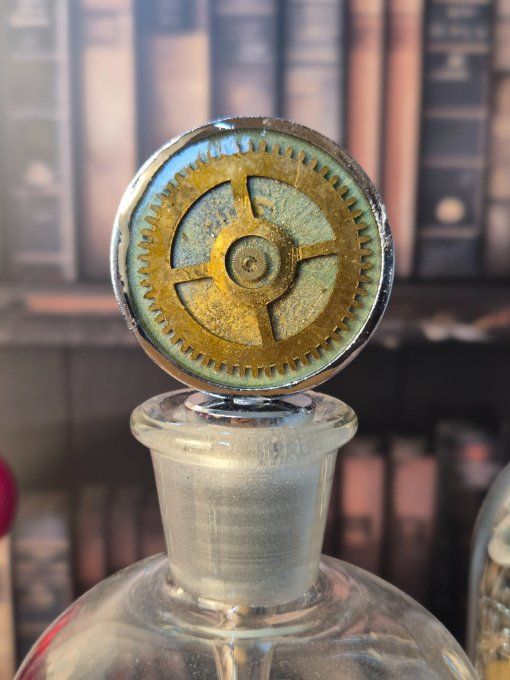 Rouages & résine : l’élégance au goulot