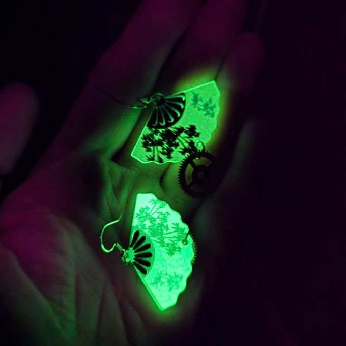 Boucles d’oreilles “Éventails Nocturnes” – Steampunk Fluorescentes