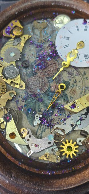 Cadre Steampunk “Une aiguille en balade sur un bouquet"