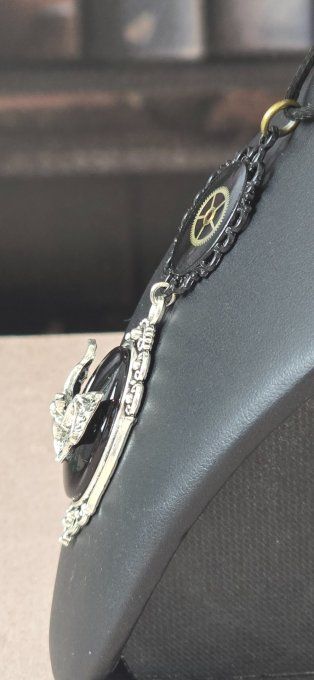 Collier steampunk gothique « La Chauve-souris du temps »