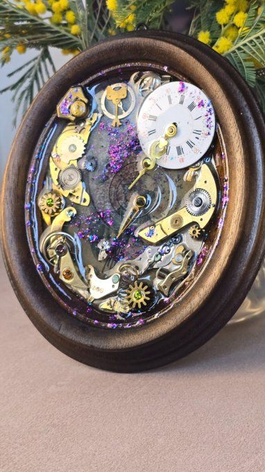 Cadre Steampunk “Une aiguille en balade sur un bouquet"