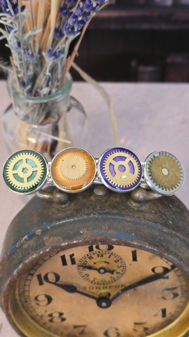 Barrette colorée originale ; Création en pièces de montre 