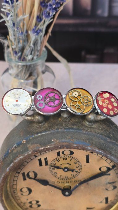 Barrette colorée originale ; Création en pièces de montre  