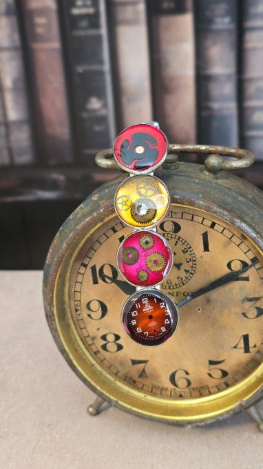 Barrette colorée originale ; Création en pièces de montre