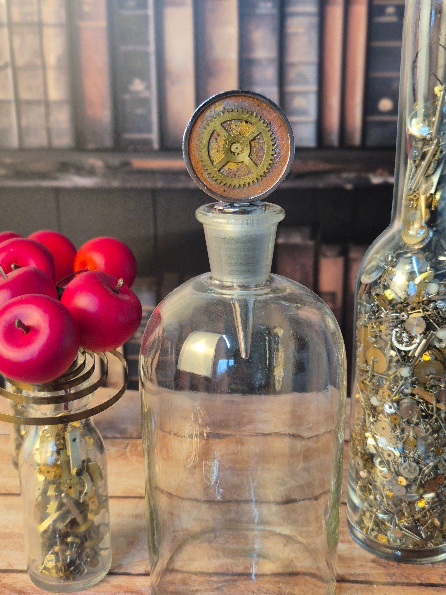 Rouages & résine : l’élégance au goulot