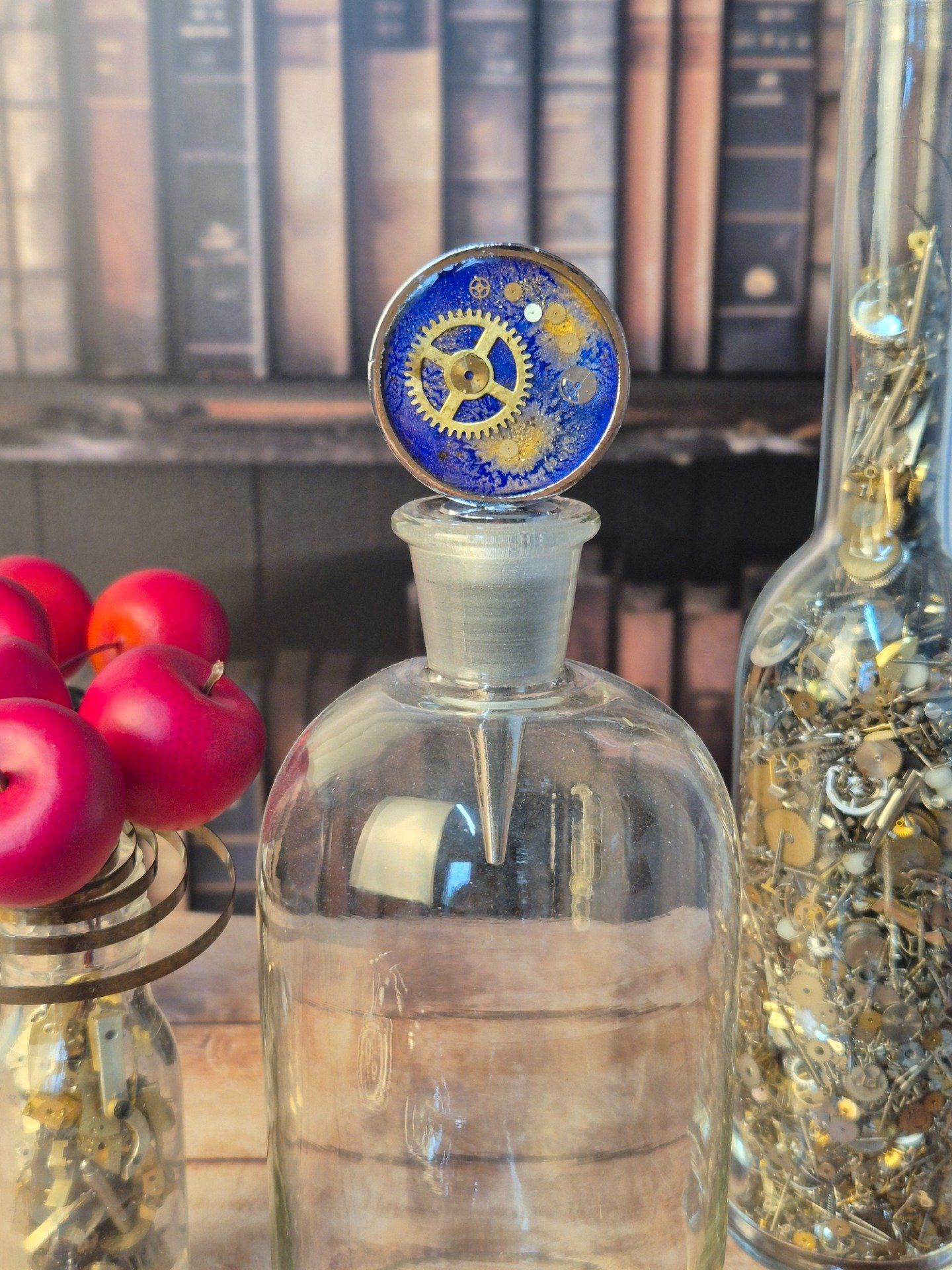 Rouages & résine : l’élégance au goulot