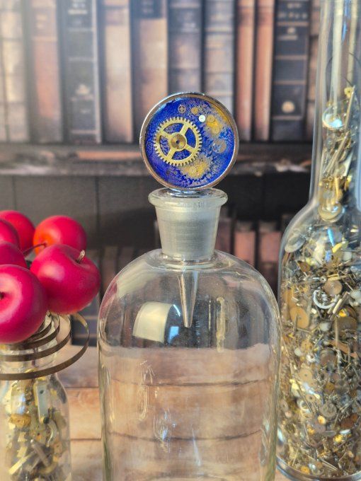 Rouages & résine : l’élégance au goulot