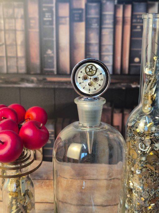 Rouages & résine : l’élégance au goulot