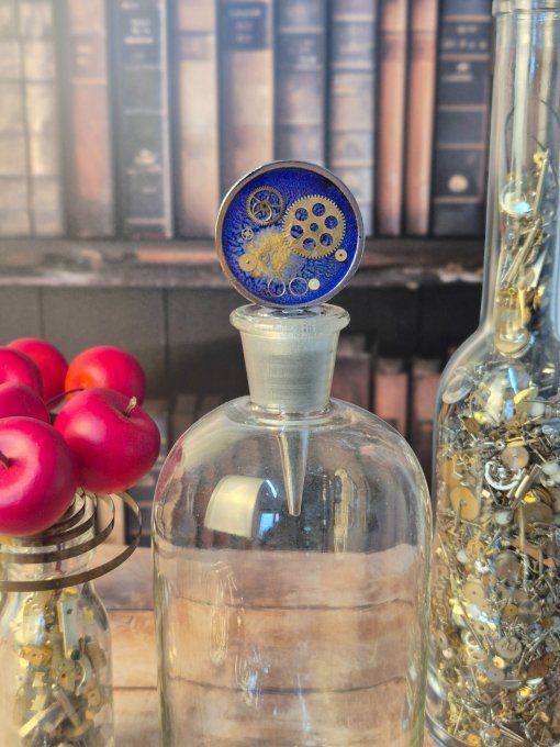  Rouages & résine : l’élégance au goulot     