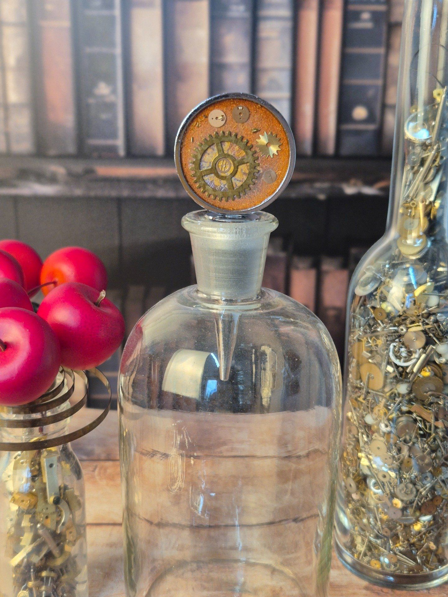 Rouages & résine : l’élégance au goulot