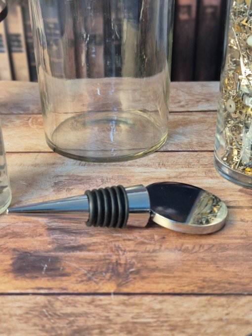  Rouages & résine : l’élégance au goulot 