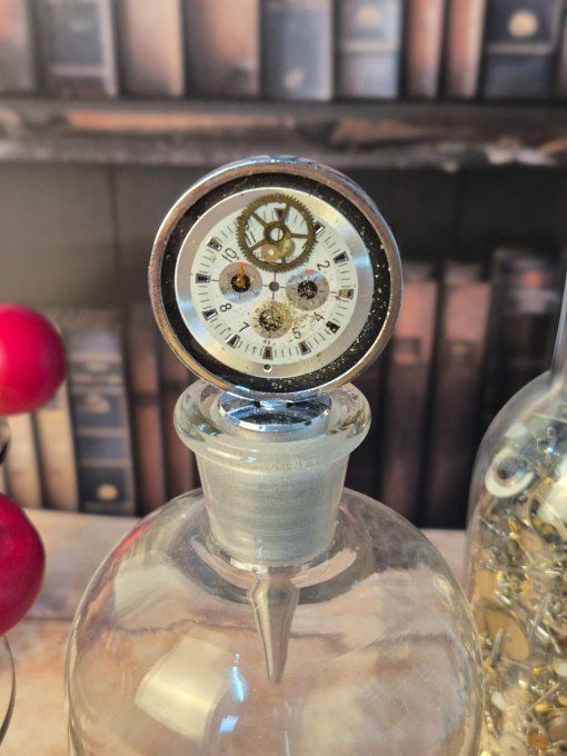 Rouages & résine : l’élégance au goulot