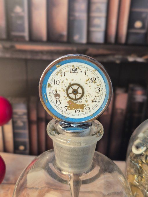 Rouages & résine : l’élégance au goulot