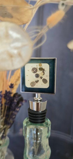  Rouages & résine : l’élégance au goulot, du fun à votre table avec ces ananas