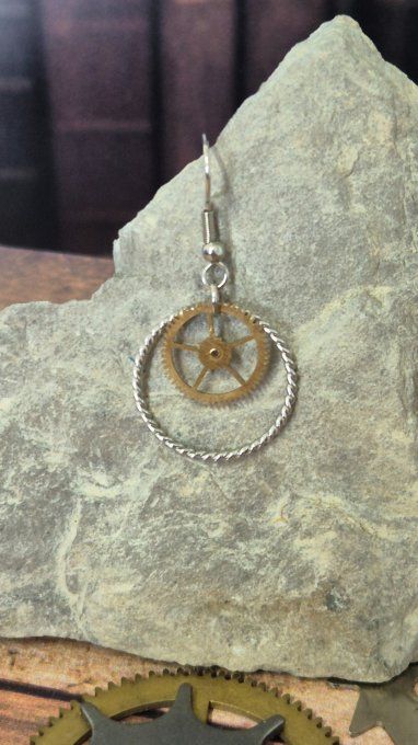 Boucle d’oreille à l’unité steampunk – Bijou original  