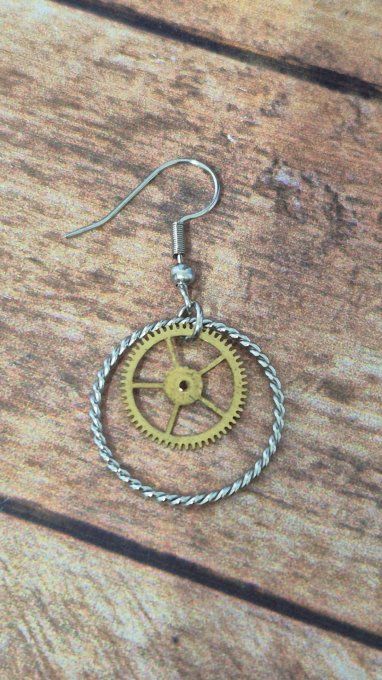 Boucle d’oreille à l’unité steampunk – Bijou original  