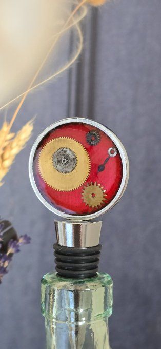 Rouages & résine : l’élégance au goulot 