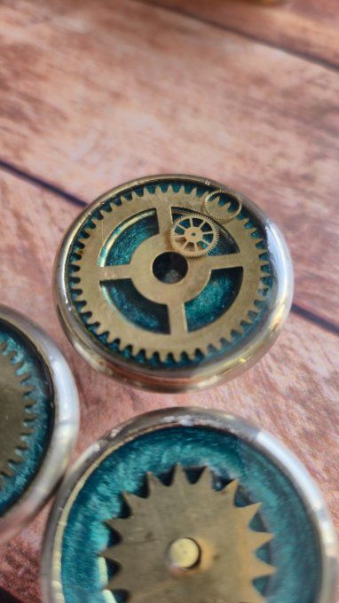 Bouton de meuble steampunk – recyclage de montres anciennes  