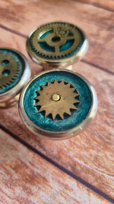 Bouton de meuble steampunk – recyclage de montres anciennes  