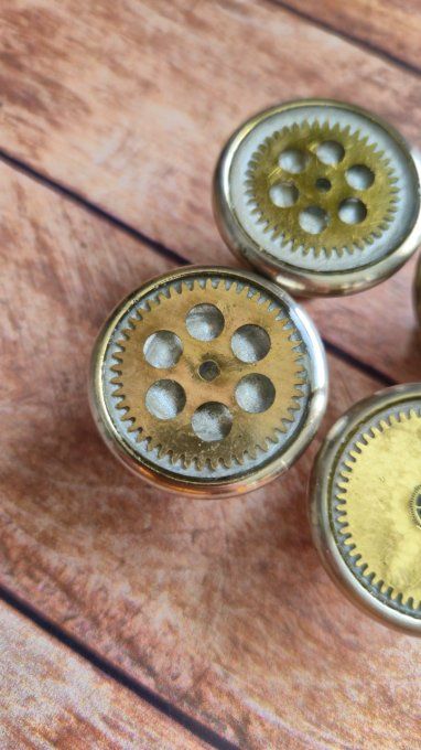 Bouton de meuble steampunk – recyclage de montres anciennes