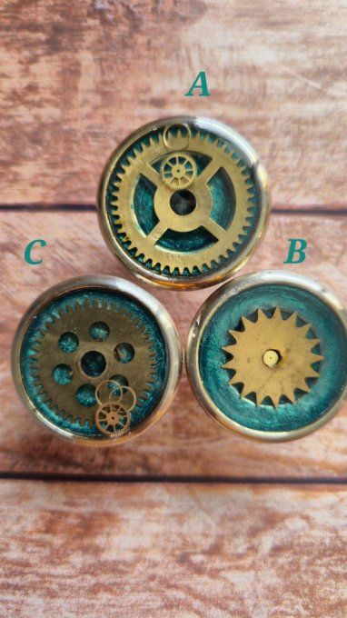 Bouton de meuble steampunk – recyclage de montres anciennes  