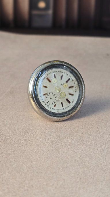Bouton de meuble steampunk rond – mécanisme de montre recyclé – fond gris   