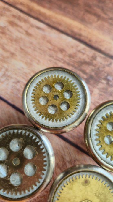 Bouton de meuble steampunk – recyclage de montres anciennes