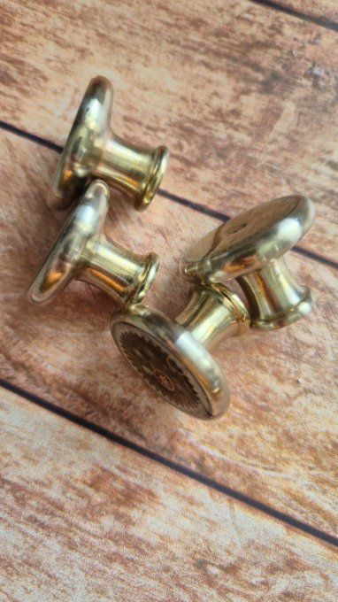 Bouton de meuble steampunk – recyclage de montres anciennes
