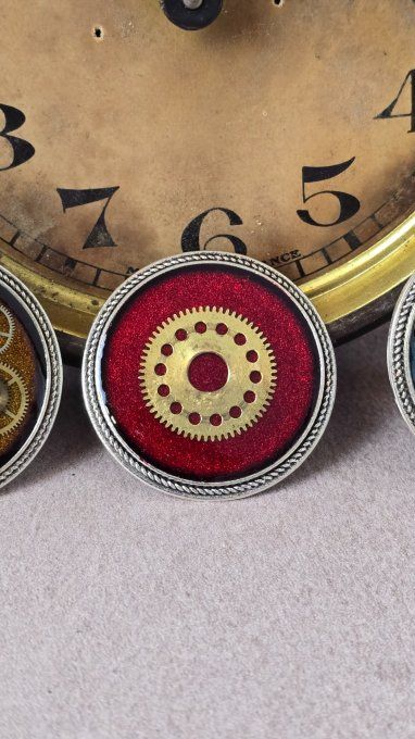 Broches mécaniques : l'élégance du temps retrouvé  