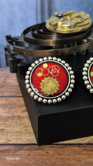 Broches mécaniques : l'élégance du temps retrouvé  