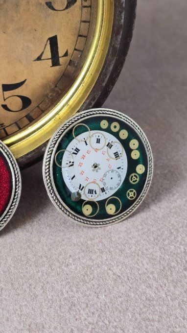 Broches mécaniques : l'élégance du temps retrouvé  