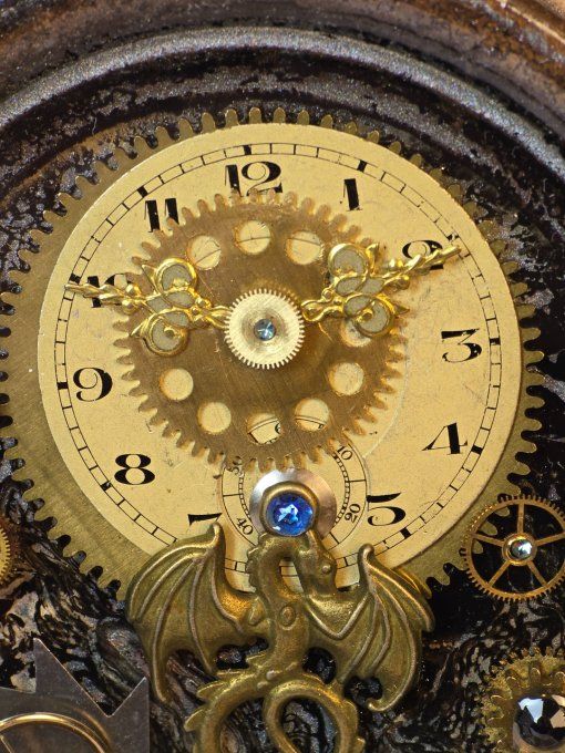 Cadre Steampunk “Cœur du Dragon fond noir”