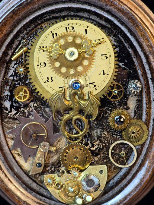 Cadre Steampunk “Cœur du Dragon fond noir”