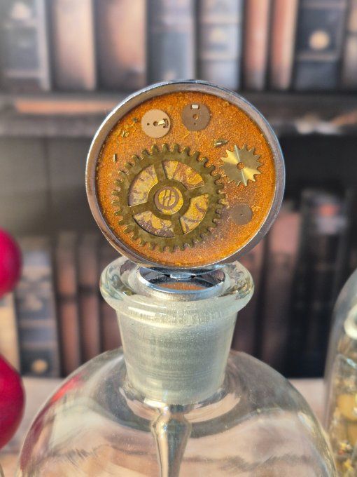 Rouages & résine : l’élégance au goulot