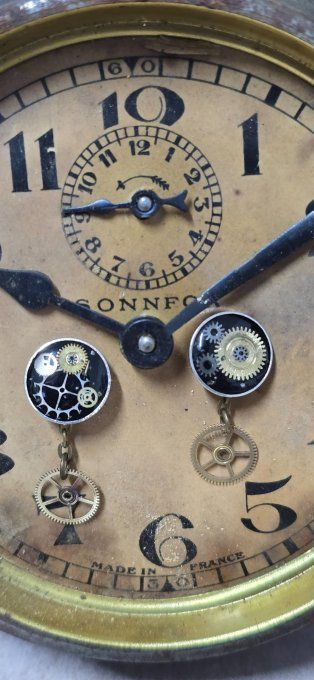 Puces - Clous d’oreilles Gousset Noir & Roue du Temps