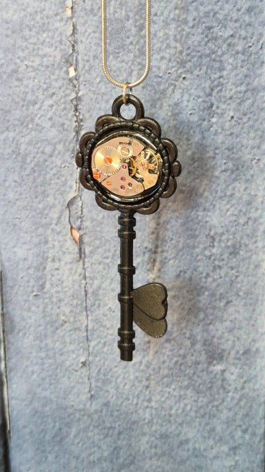 Collier clef de votre monde imaginaire