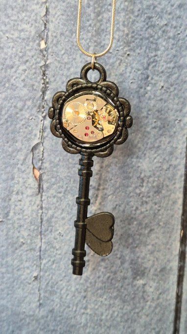 Collier clef de votre monde imaginaire
