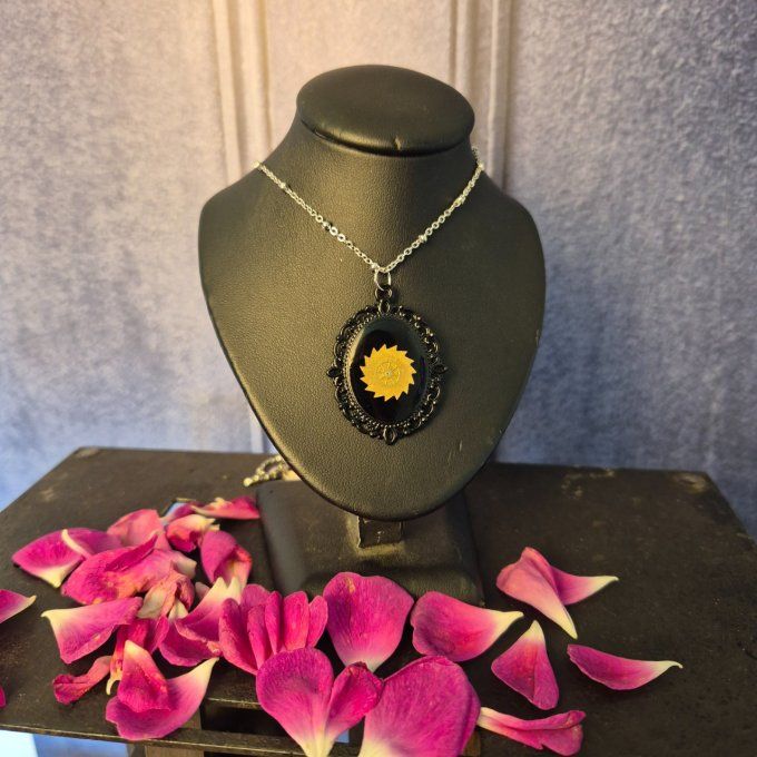 Collier minimaliste noir – mécanismes recyclés  