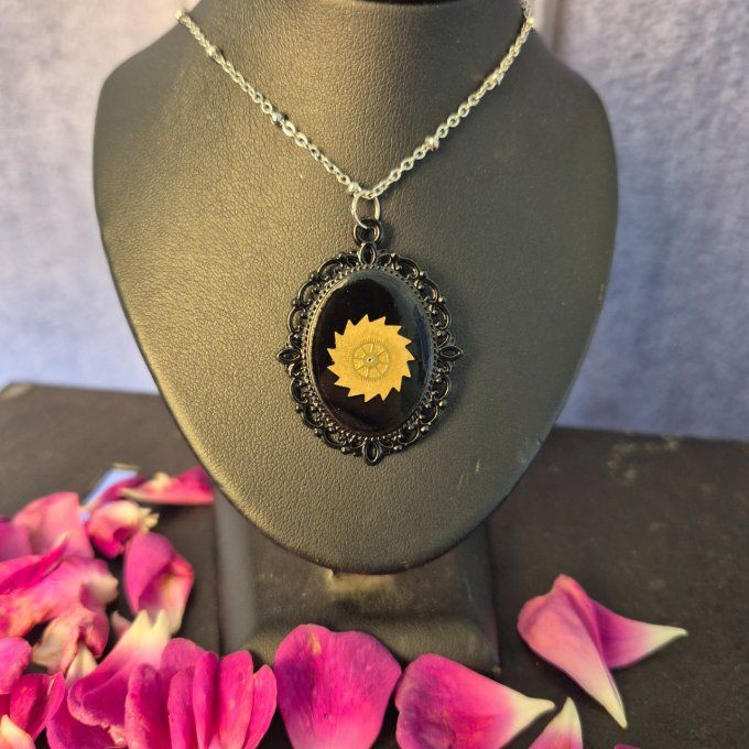 Collier minimaliste noir – mécanismes recyclés  