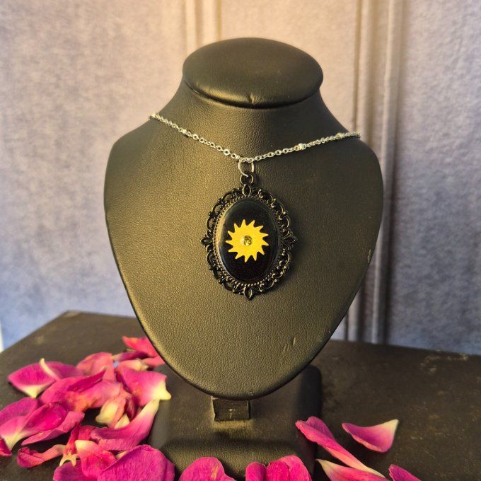 Collier minimaliste noir – mécanismes recyclés