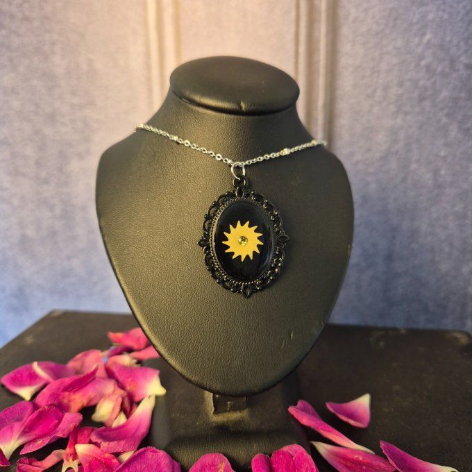 Collier minimaliste noir – mécanismes recyclés