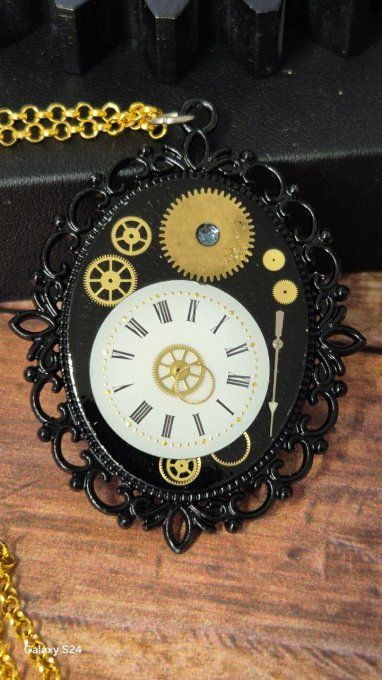 Sautoir steampunk méca noir – Cadran montre à gousset recyclée 