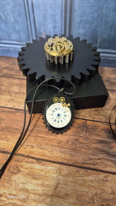 Collier steampunk méca noir – Cadran montre à gousset recyclée 