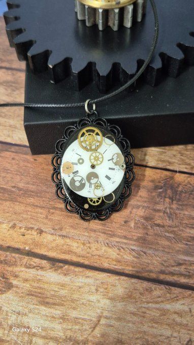 Collier steampunk méca noir – Cadran montre à gousset recyclée  