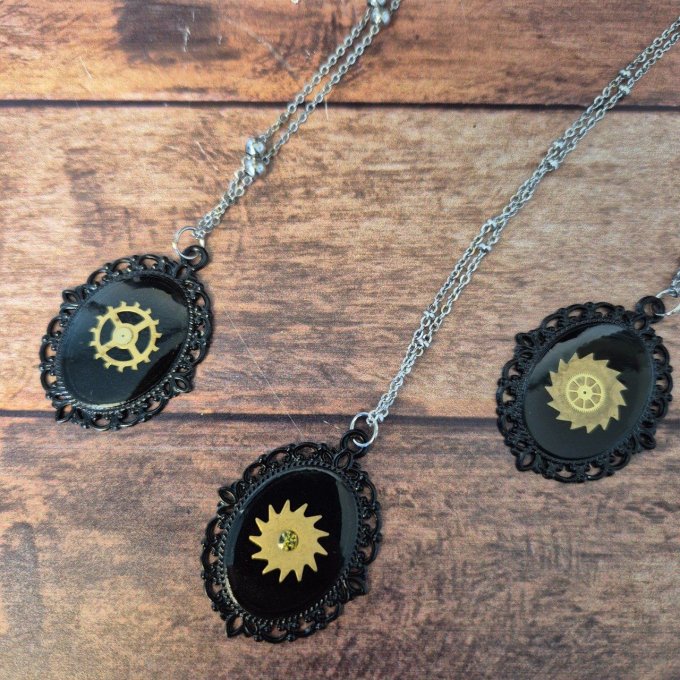 Collier minimaliste noir – mécanismes recyclés  