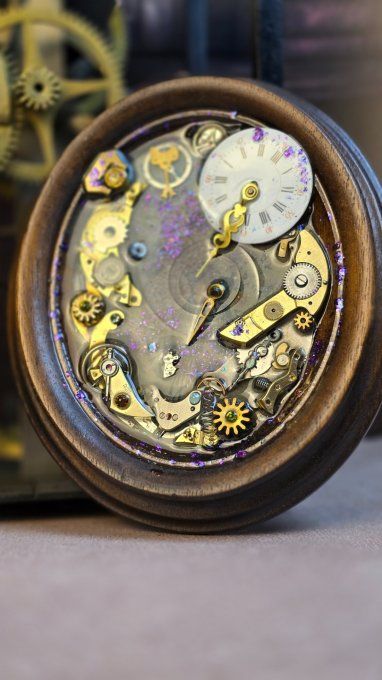 Cadre Steampunk “Une aiguille en balade sur un bouquet"