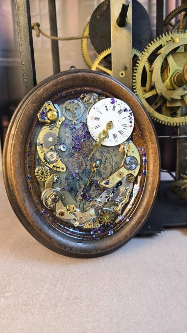 Cadre Steampunk “Une aiguille en balade sur un bouquet"